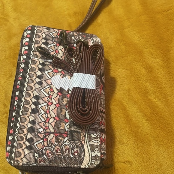 Sakroots Wristlet/Crossbody - Picture 5 of 7